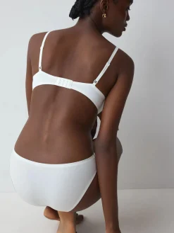 BODY MAKE-UP