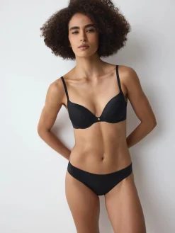 BODY MAKE-UP ESSENTIALS