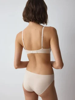BODY MAKE-UP ESSENTIALS