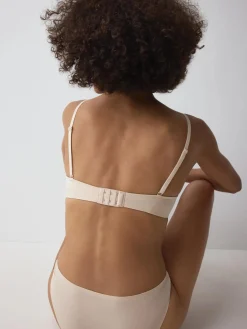 BODY MAKE-UP ESSENTIALS