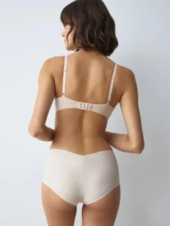 BODY MAKE-UP ESSENTIALS