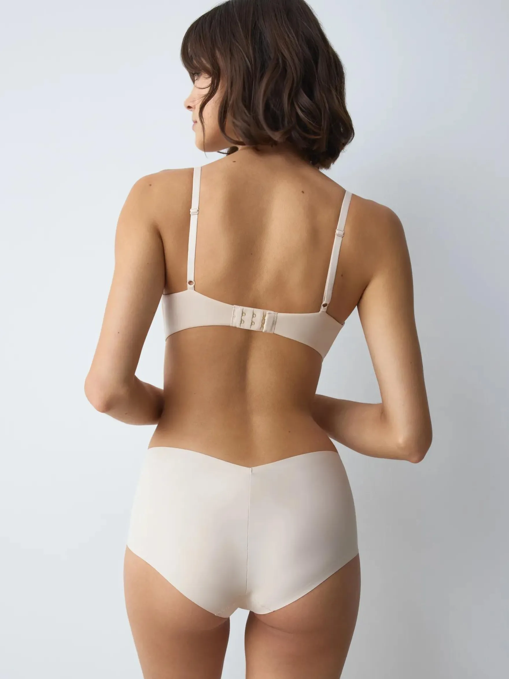BODY MAKE-UP ESSENTIALS