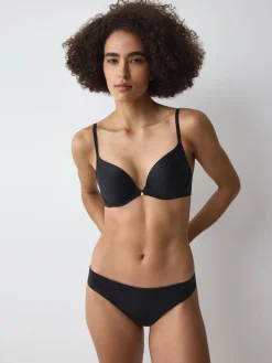 BODY MAKE-UP ESSENTIALS