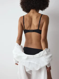 BODY MAKE-UP ESSENTIALS