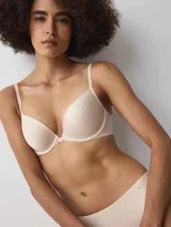 BODY MAKE-UP ESSENTIALS