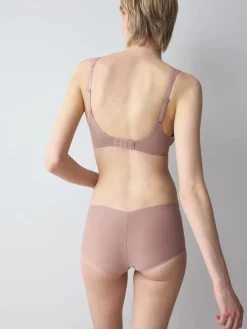 BODY MAKE-UP ILLUSION