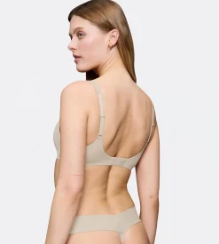 BODY MAKE-UP ILLUSION