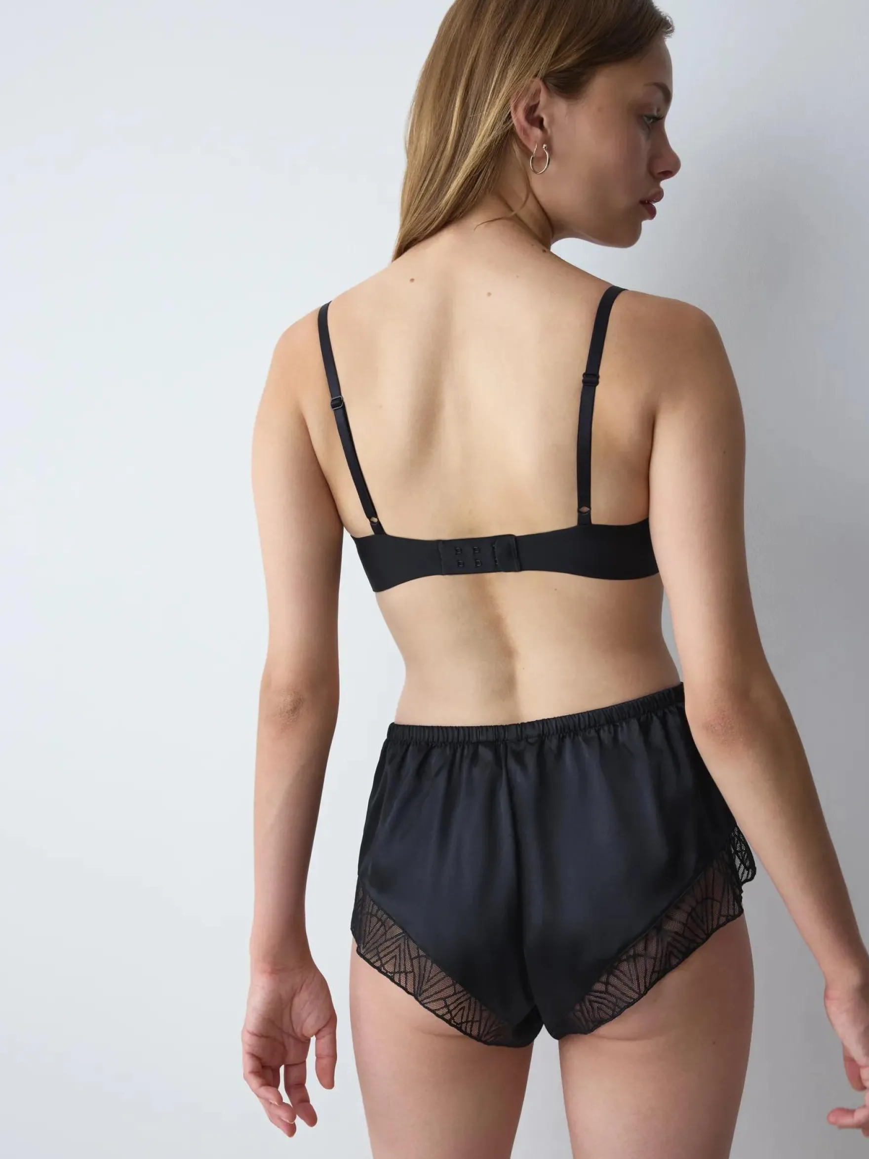 BODY MAKE-UP ILLUSION LACE