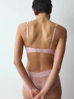 LOVE IN LACE