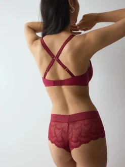 LOVE IN LACE
