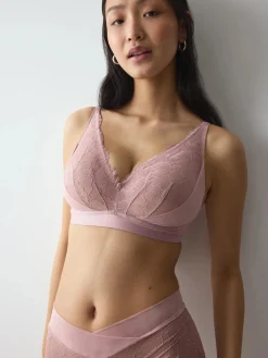 LOVE IN LACE