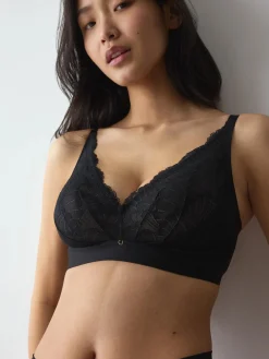 LOVE IN LACE