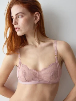 LOVE IN LACE