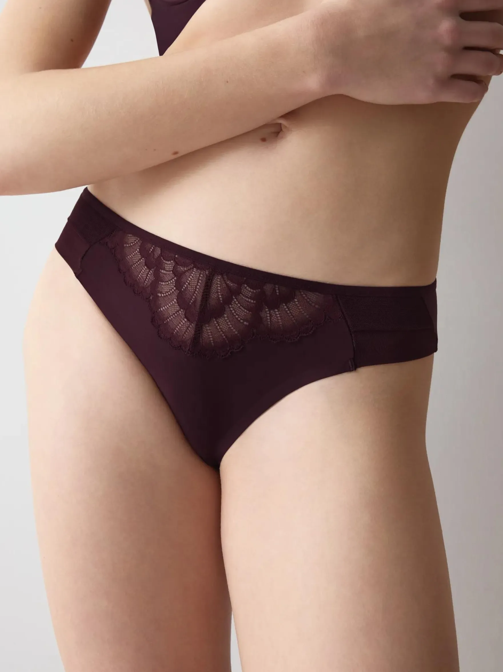 LOVE IN LACE