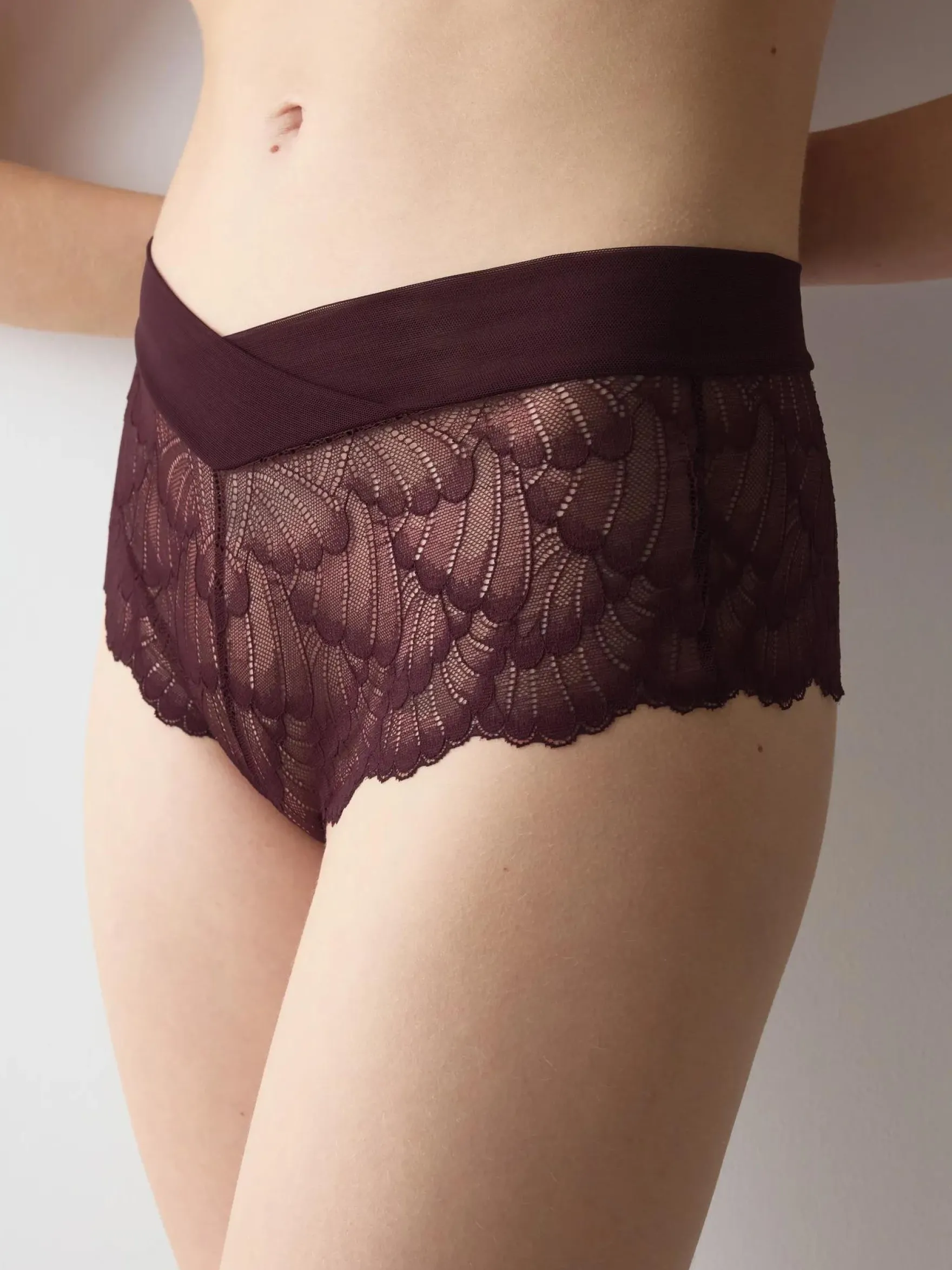 LOVE IN LACE