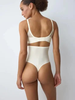 TRIUMPH SHAPE SMART