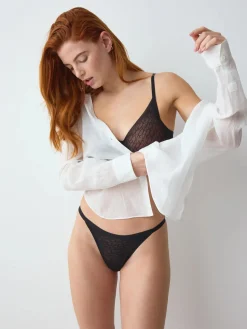 TRIUMPH SIGNATURE SHEER