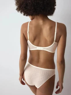 TRIUMPH SIGNATURE SHEER
