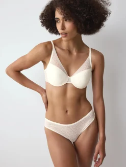 TRIUMPH SIGNATURE SHEER