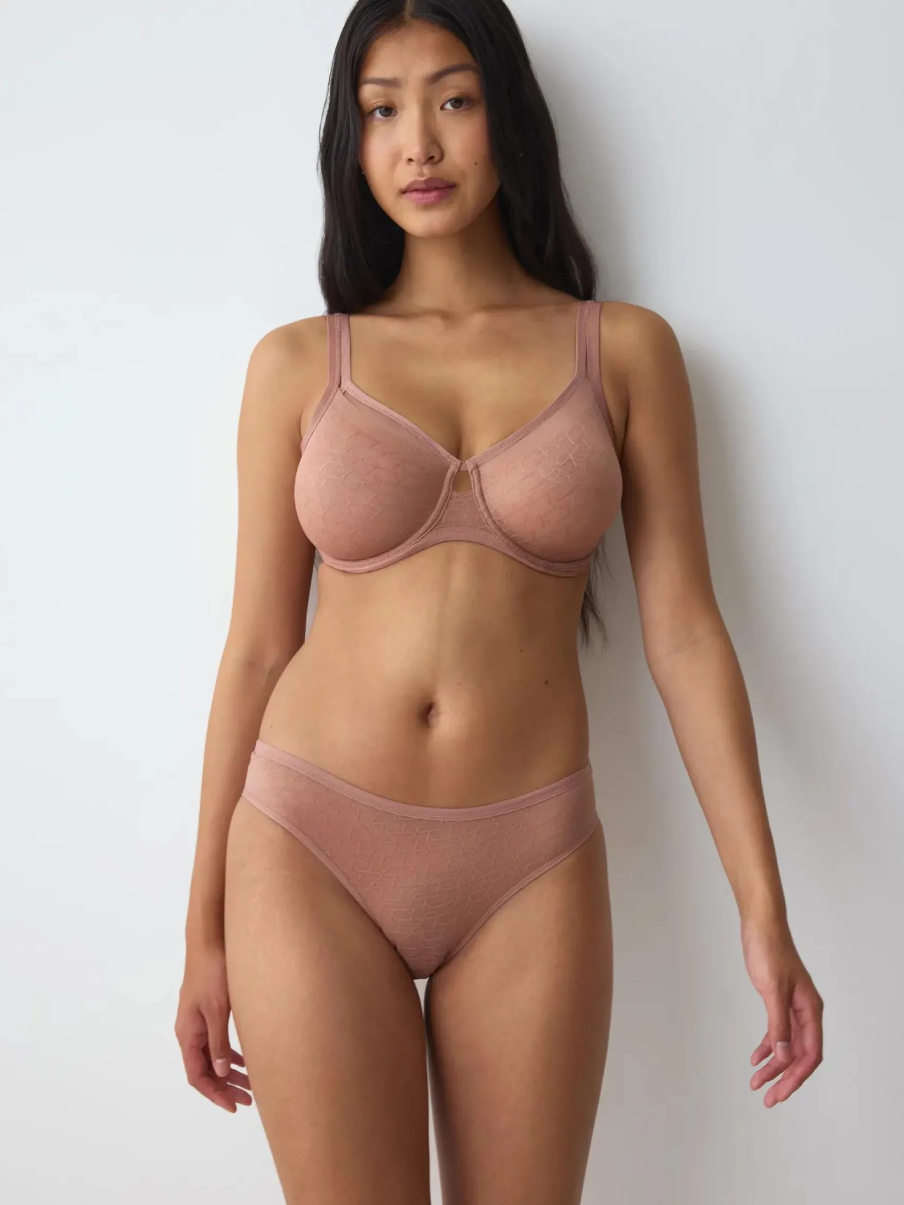 TRIUMPH SIGNATURE SHEER