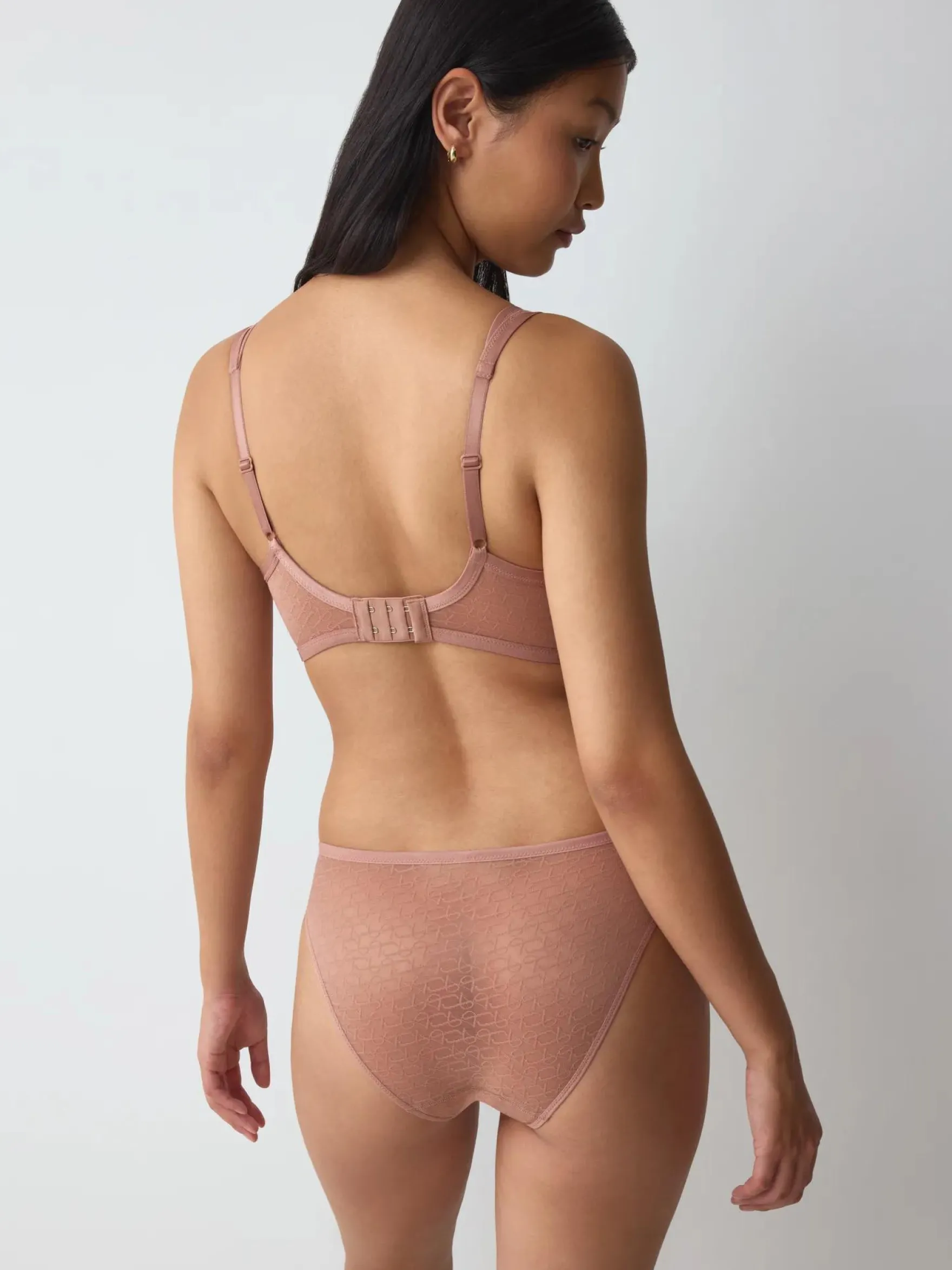 TRIUMPH SIGNATURE SHEER