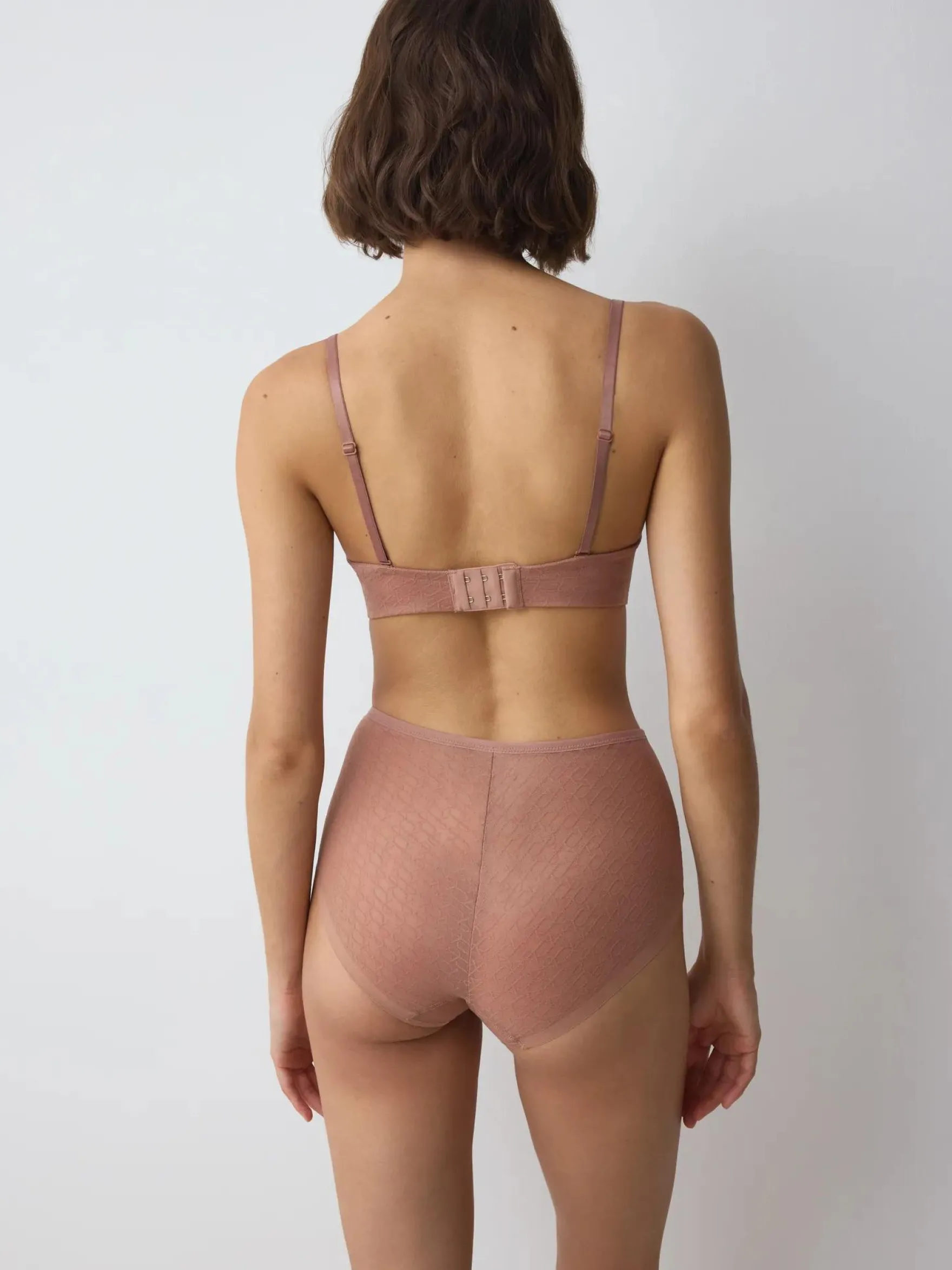 TRIUMPH SIGNATURE SHEER