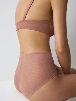 TRIUMPH SIGNATURE SHEER